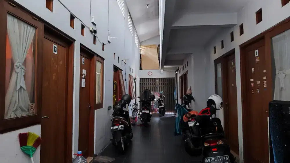 Rumah Kost 2 Lt 4 menit Dekat JL Kusumanegara