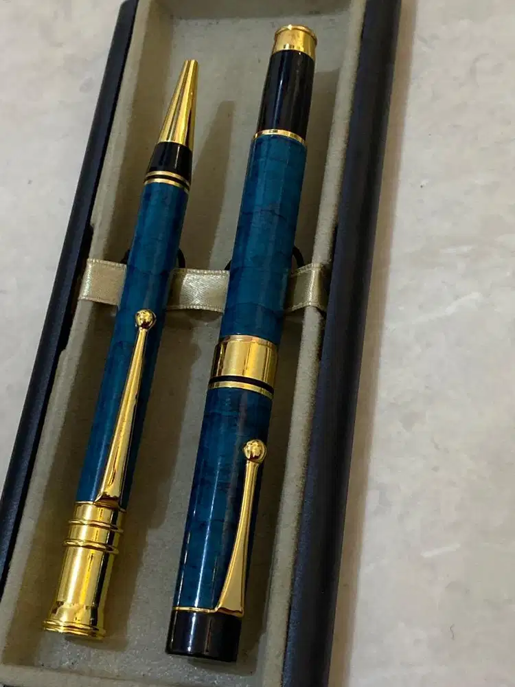 JUAL CEPAT SEPASANG PULPEN BUATA JERMAN MASIH SEPERTI BARU