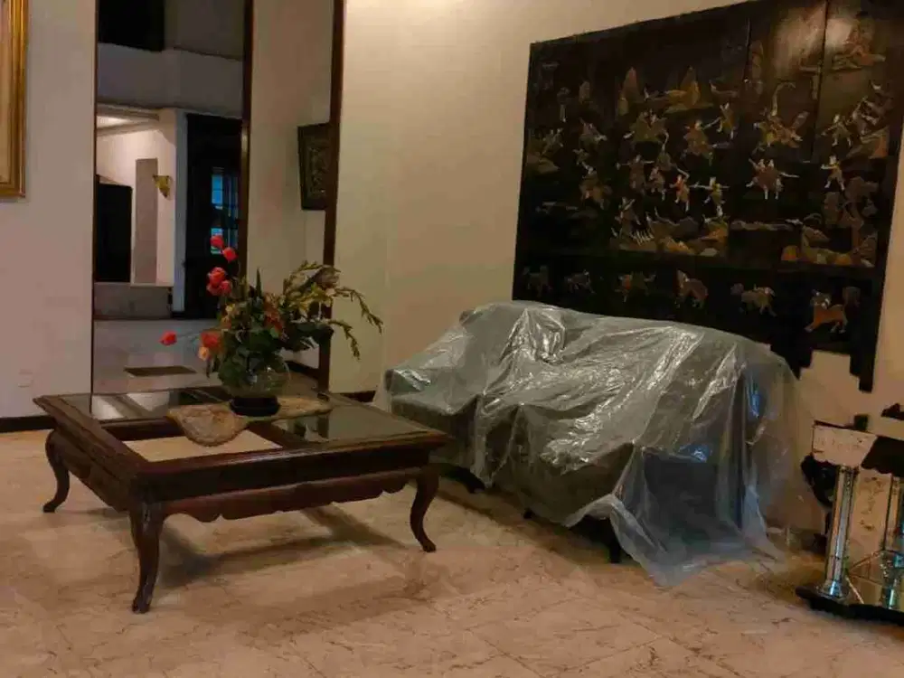 rumah lama 2 lantai masih layak huni area strategis dimenteng