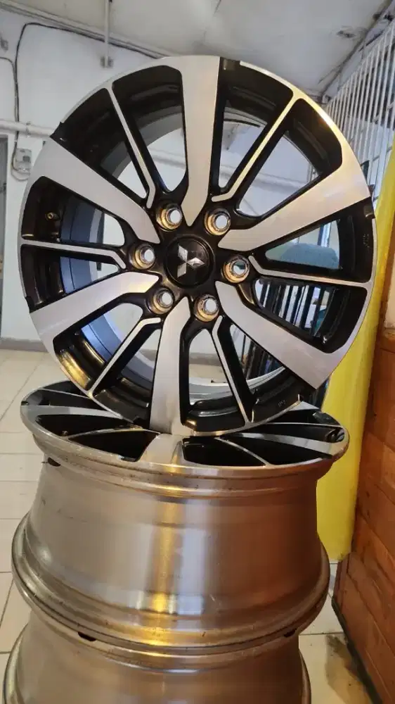 Velg R18 asli oem copotan pajero sprot dakar mulus no baling no penyot