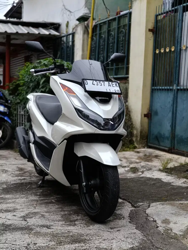 Pcx 160 tahun 2023 low km 9rb/tt boleh gan cash lebih bagus