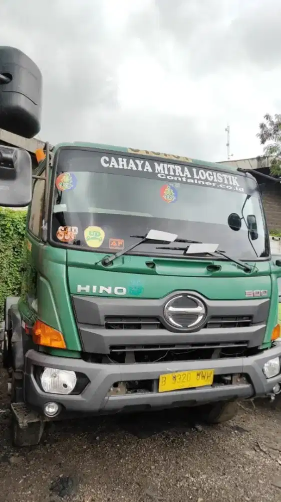 Head trailer hino FG 235 TH