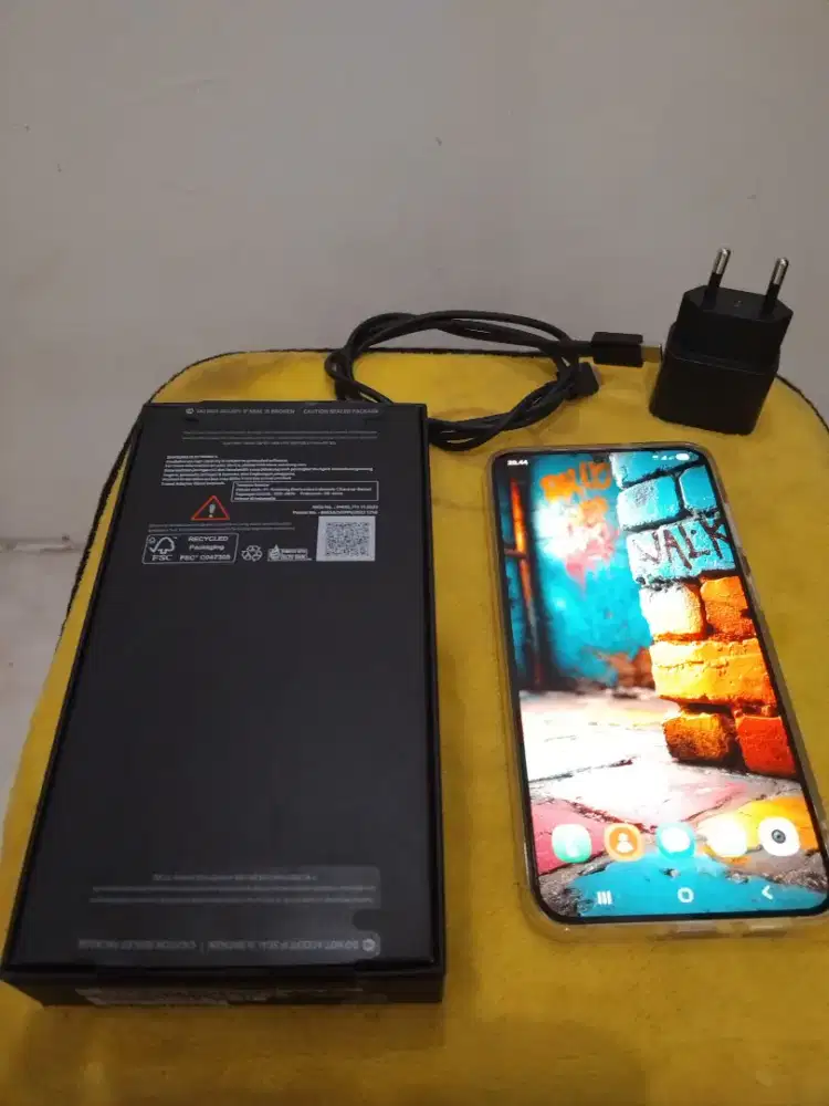 Samsung S23 plus  ( 8 / 512 )