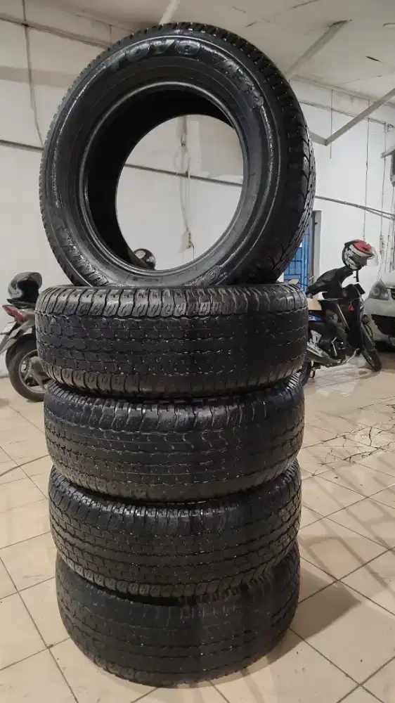 Ban seken 80-90% merk toyo 
Ukuran ban 265 60 R18 hrg 5pcs