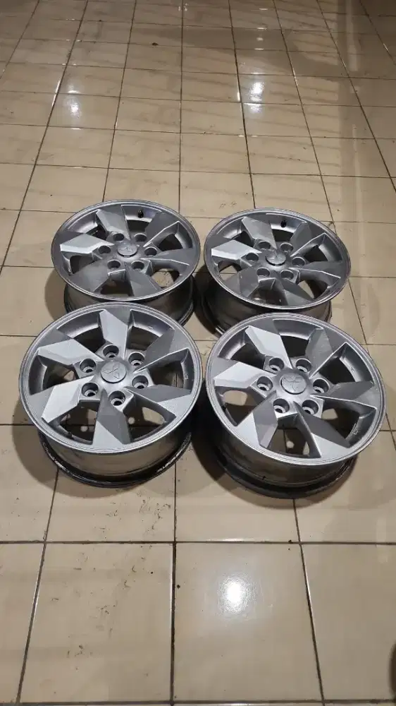 Velg R16 asli oem mitsubishi tidak ad baling dan penyot atau bekas las
