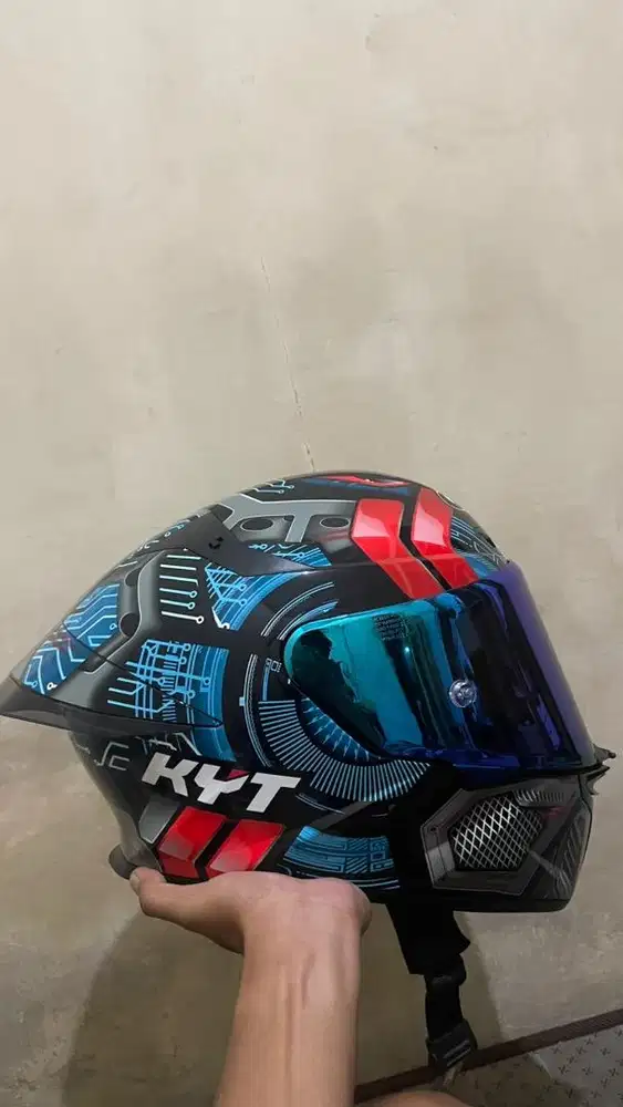 HELM KYT TT REVO SYNCHROTRON
