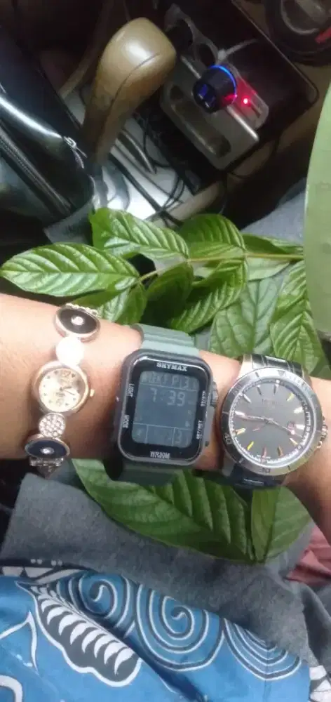 Di jual wa dan hp ori dan murah jam cew bulat kecil baru wa dan hp