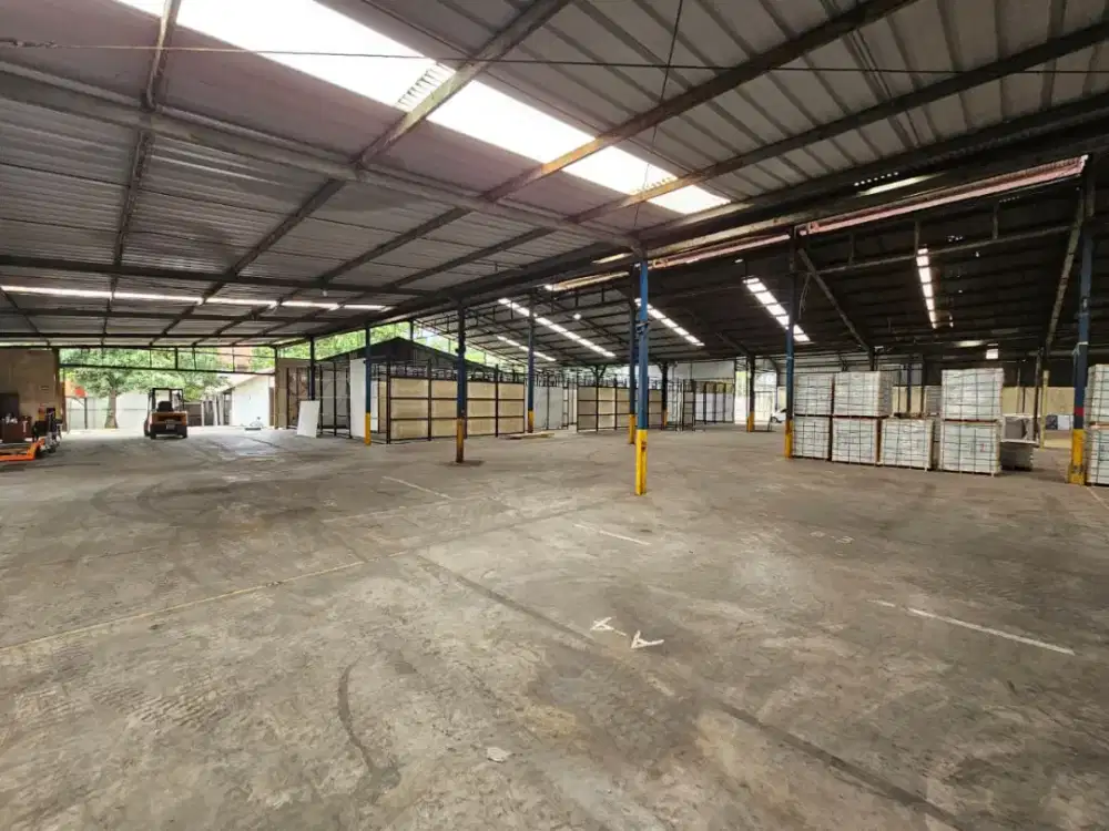 Gudang di Jl. Raya Narogong, Bekasi