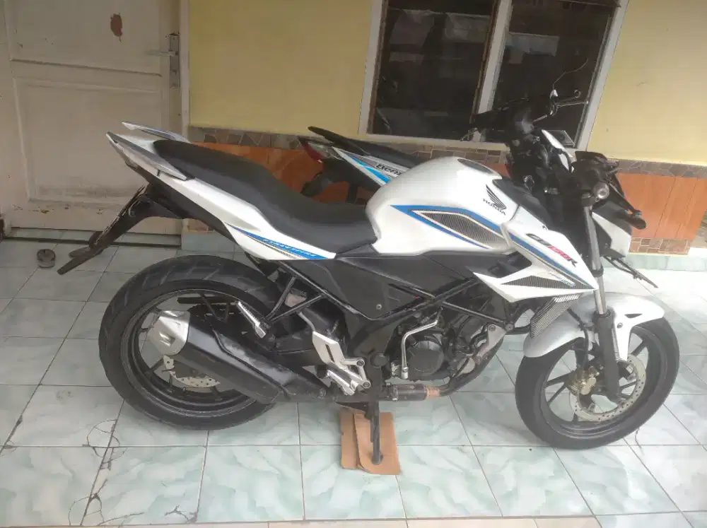 Honda CBR150R 2016