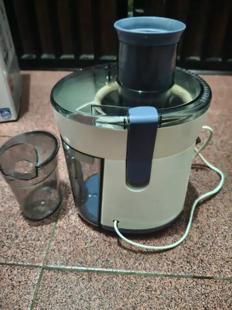 PHILIPS DAILY COLLECTION JUICER HR1811/71 - PUTIH