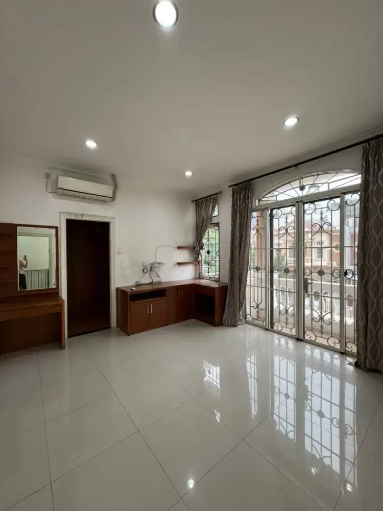 Pik - Rumah Semi Furnished Layar Permai