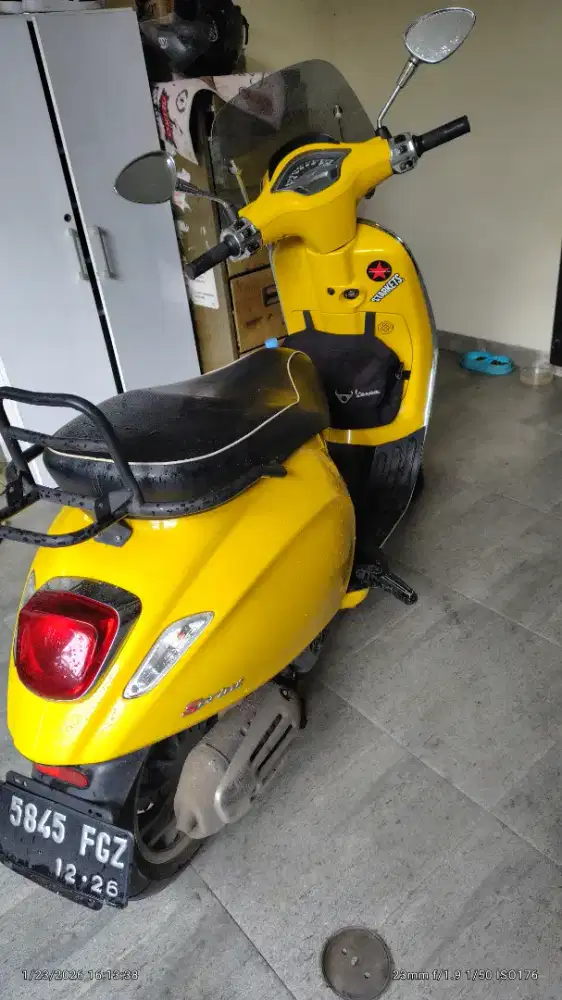 Vespa Sprint 2019 ( Yellow )