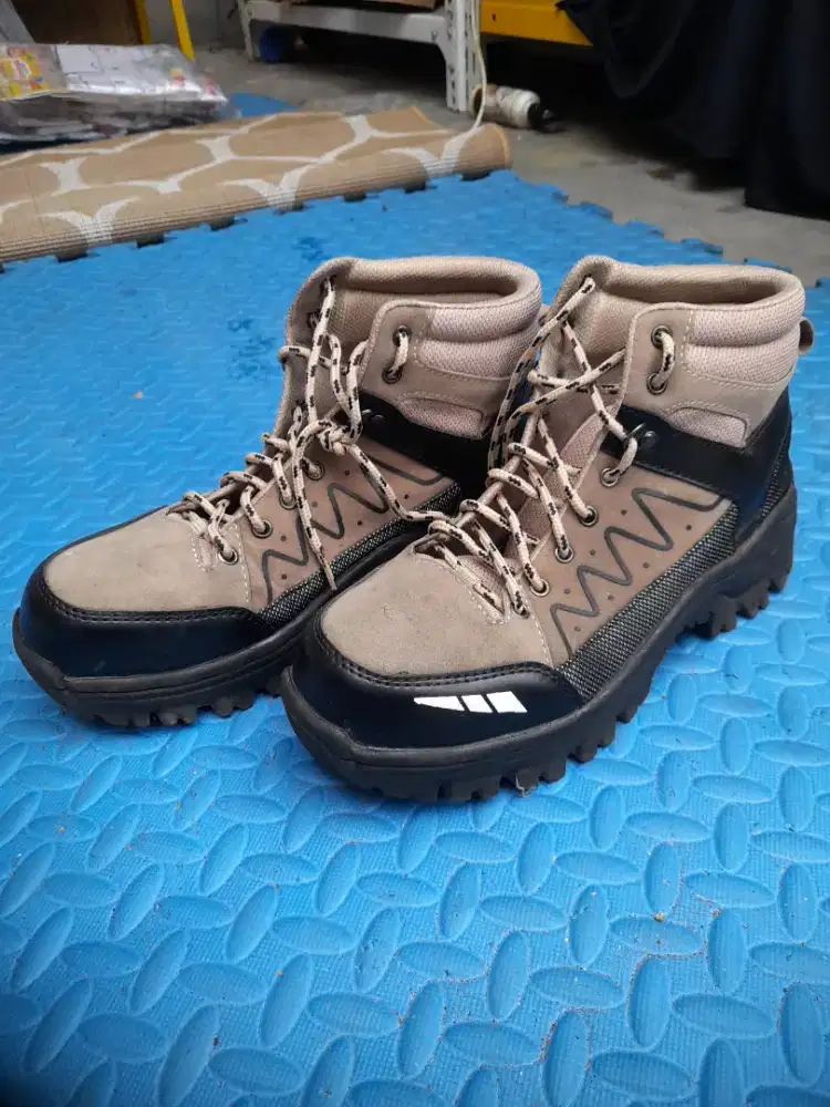 Sepatu hiking pria wanita uk 38 39