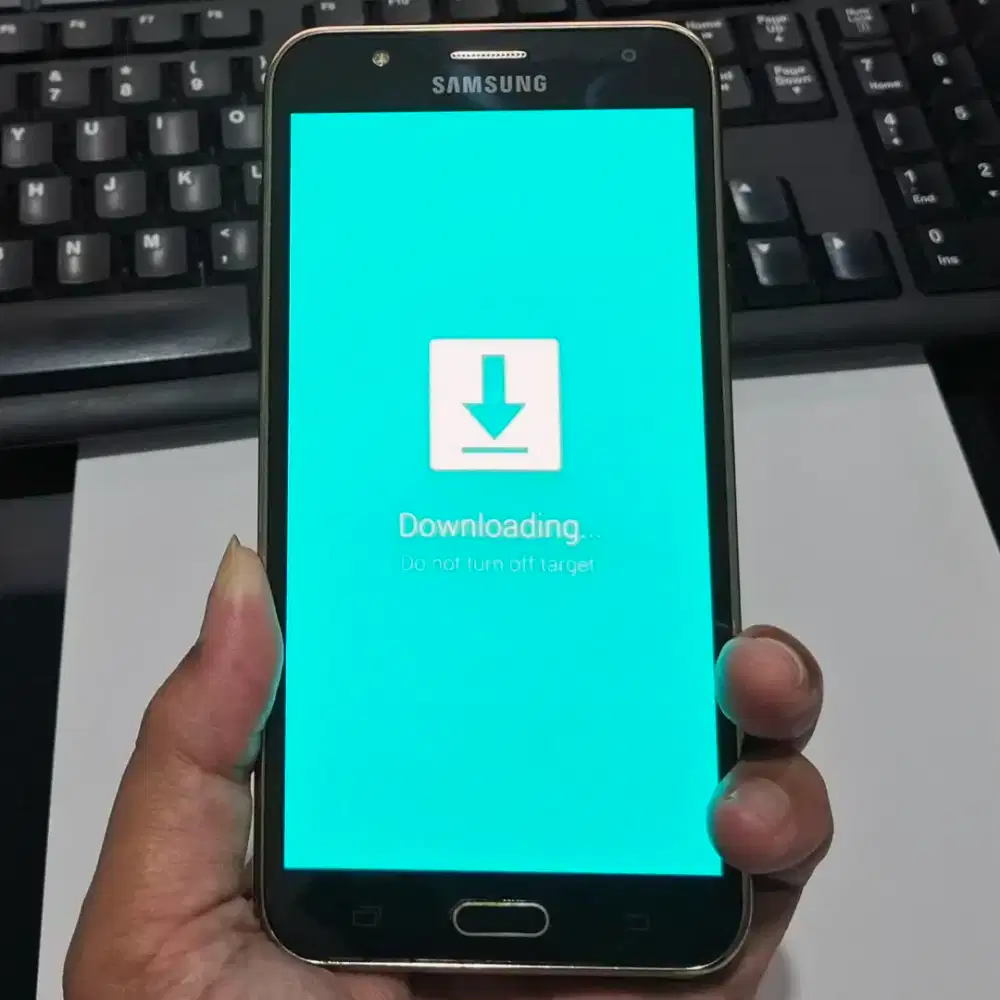 Samsung Galaxy J7 2015 (SM-J700F)