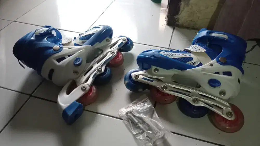 Sepatu roda ukuran m.35-38