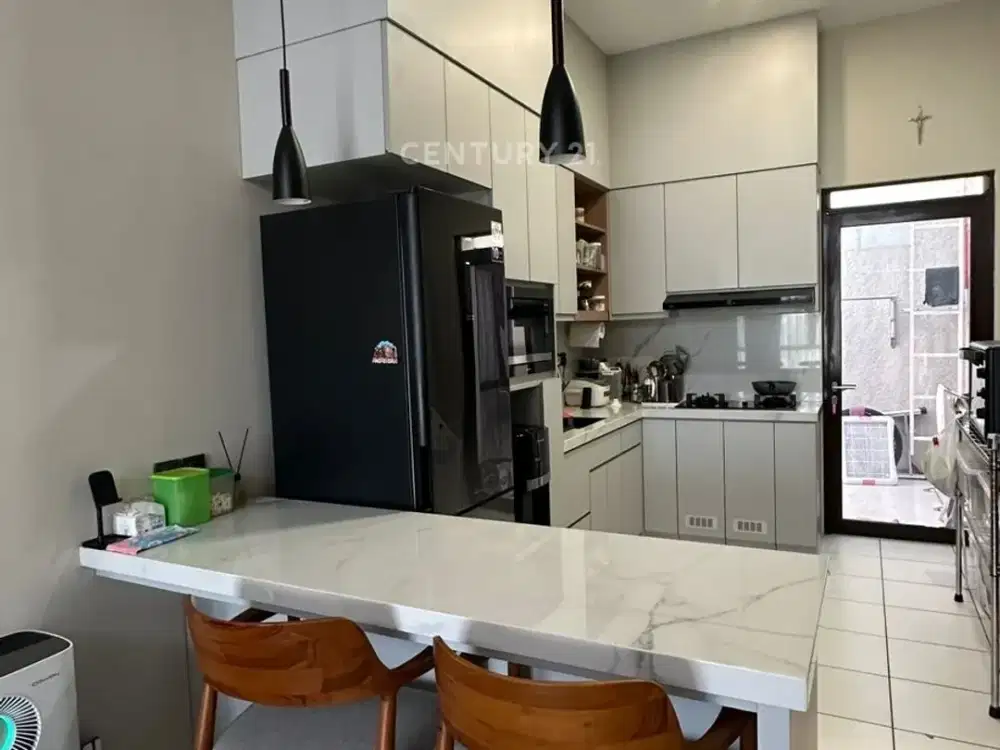 Rumah Hadap Danau Kota Baru Parahyangan Full Furnished Siap Huni