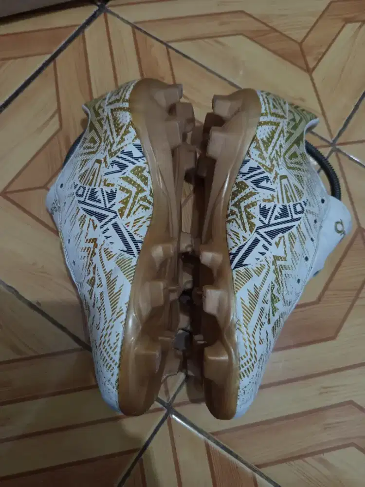 Sepatu Bola Ortuseight Volt FG (42)