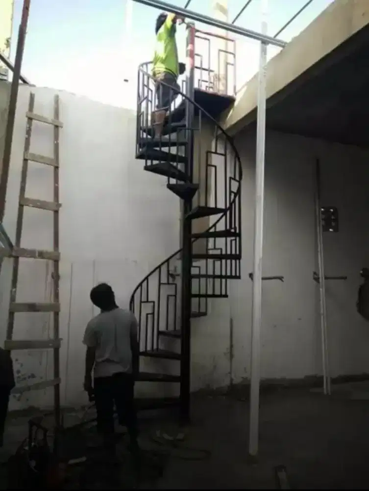 Tangga putar tempahan