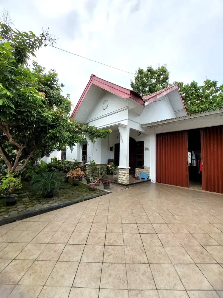 Rumah Halaman Luas Lingkungan Perumahan di Sidoarum Godean