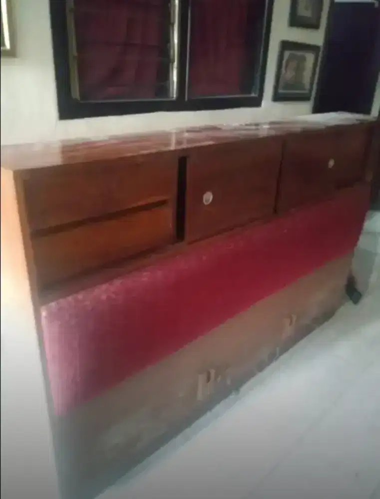 Di jual tempat  tidur uk 180x190