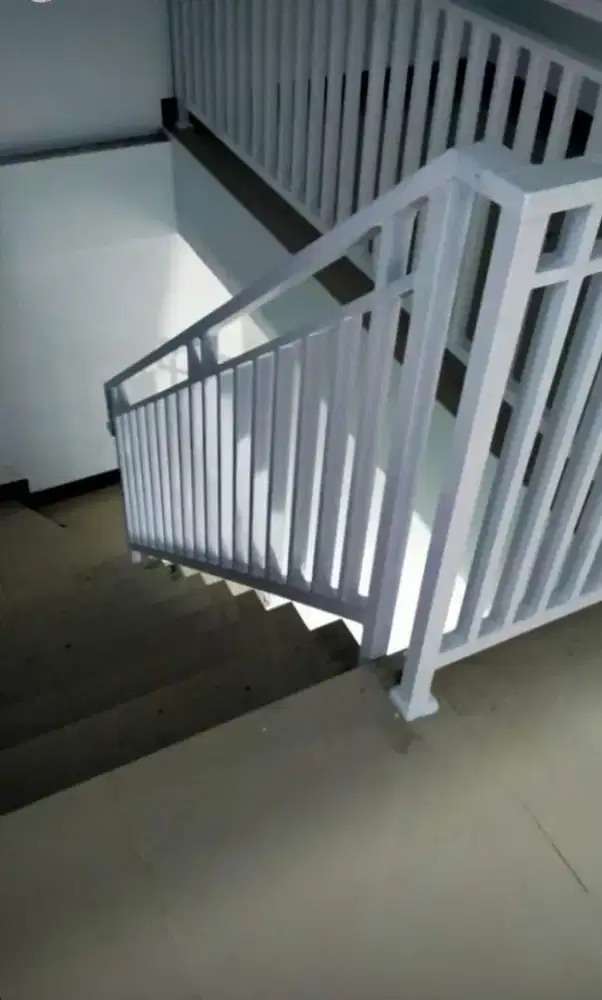 Rillingtangga dan balkon minimalis