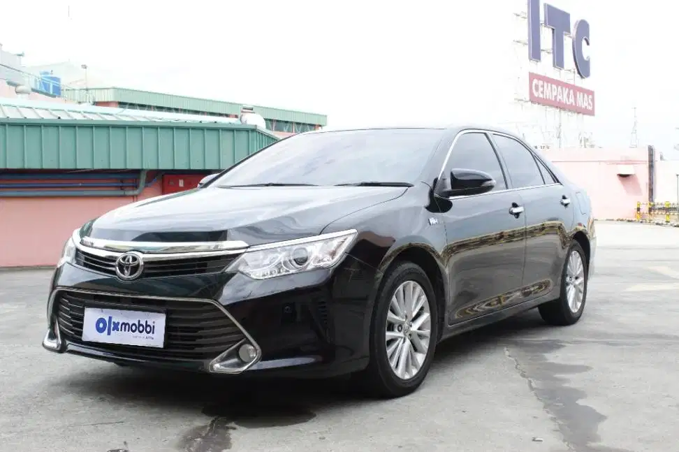 TDP 10JT Toyota Camry 2.5 V Bensin-AT Hitam 2016