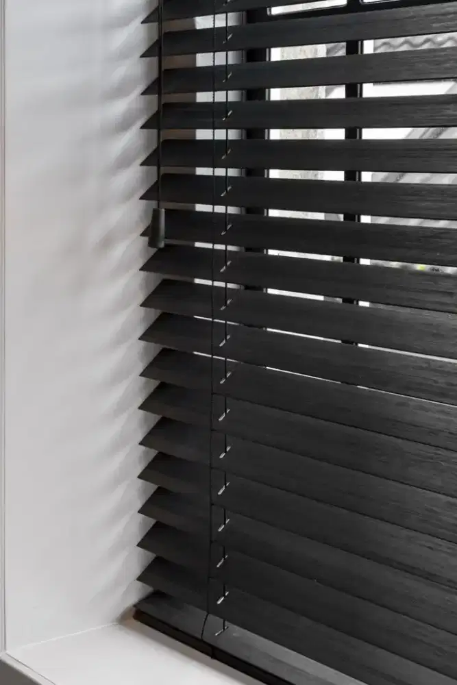 venetian blind tirai jendela