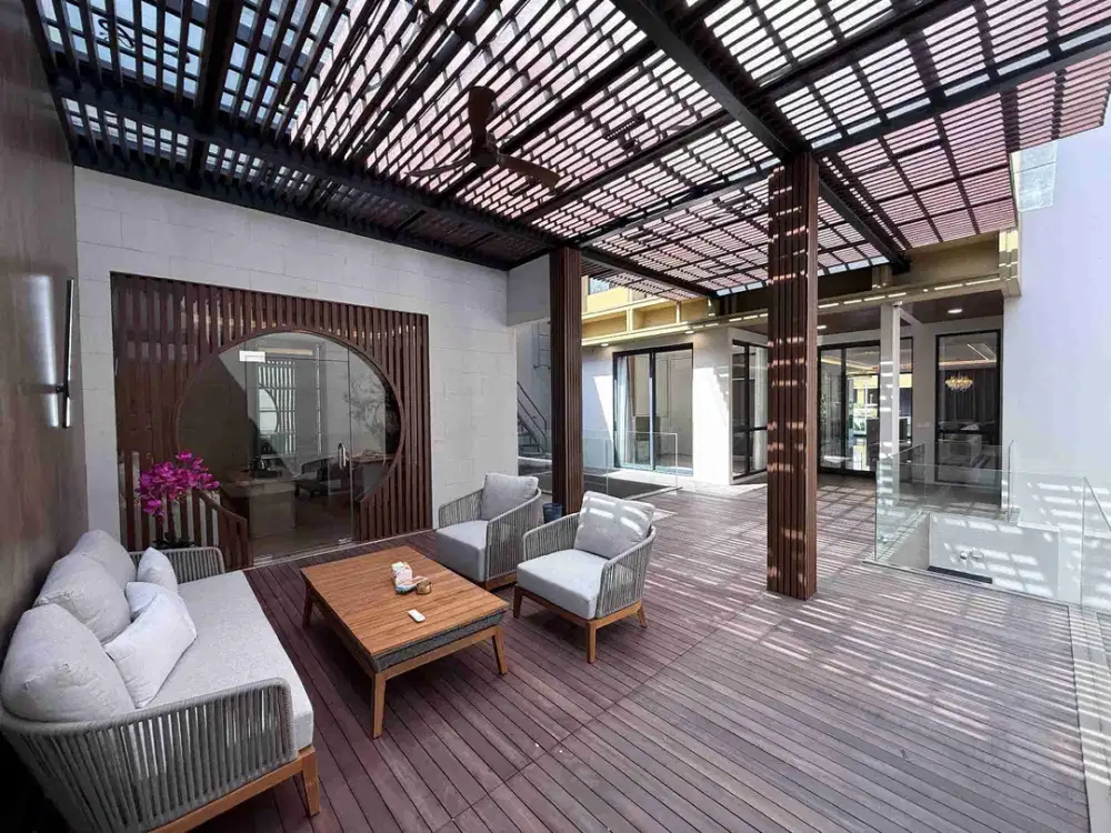 THE CLUSTER BEAUTY THAT SPEAKS ITSELF!ENCHANTE ! BRAND NEW, FULL FURNISHED.