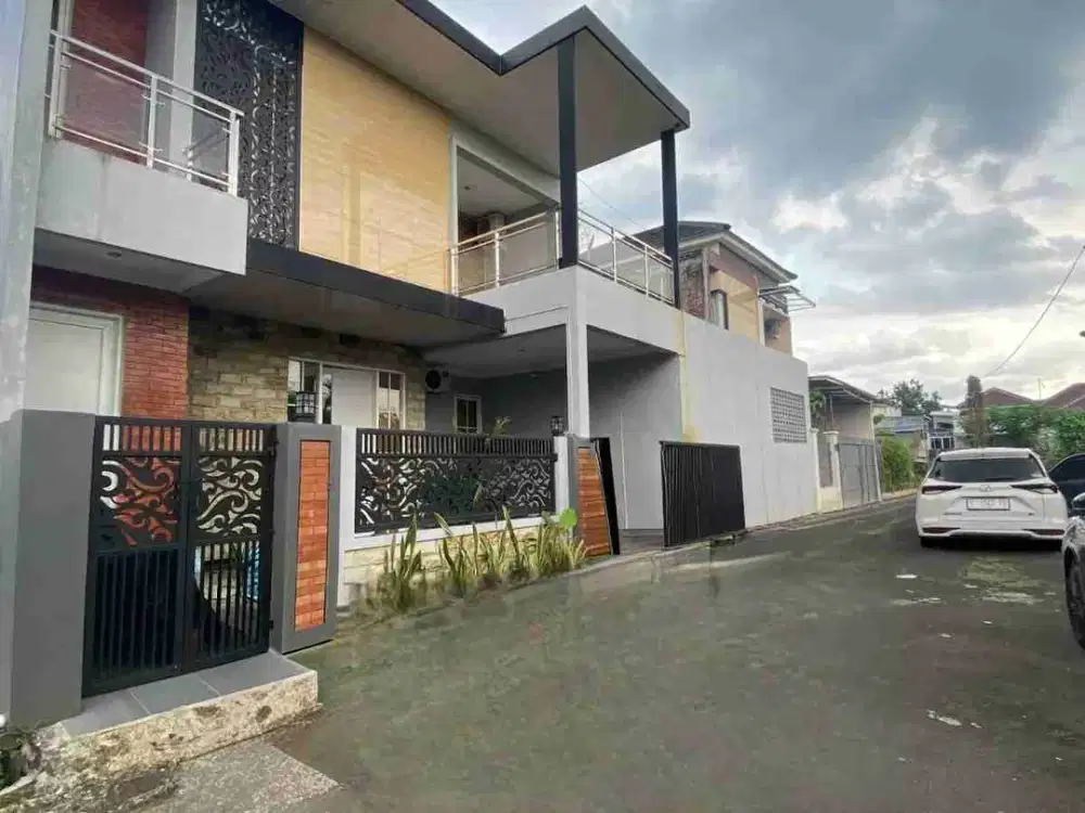 Rumah mewah 2 lantai plus kolam renang dekat GOR, kampus Unsoed Purwokerto