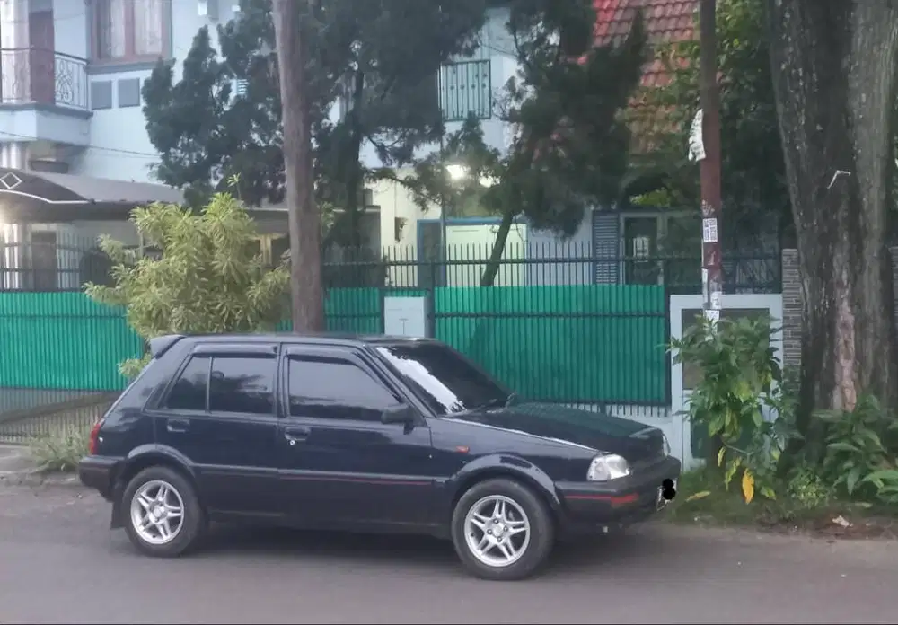 (Jual CEPAT .. !! ) :Toyota  STARLET kotak SE 1.3 th.1989