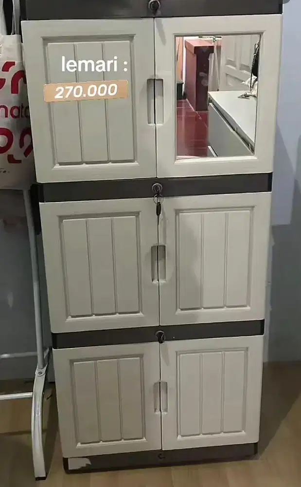 lemari baju bekas kos