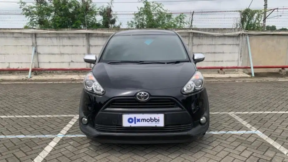 TDP 7,JT Toyota Sienta 1.5 E Bensin-MT Hitam 2017