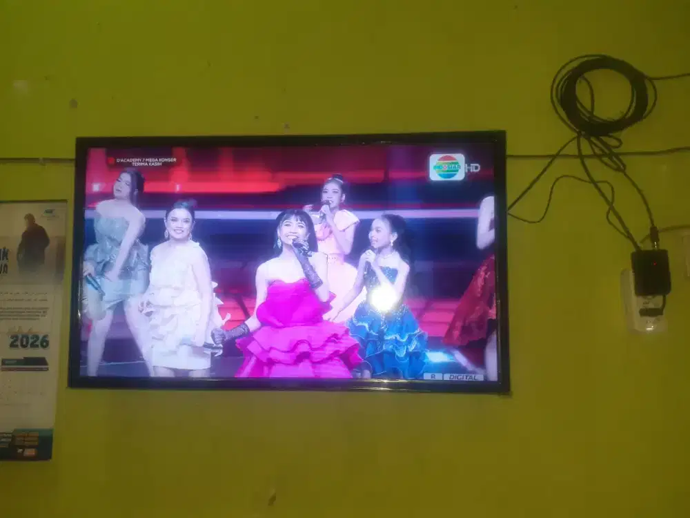 Polytron Smart TV 32 inch + antena