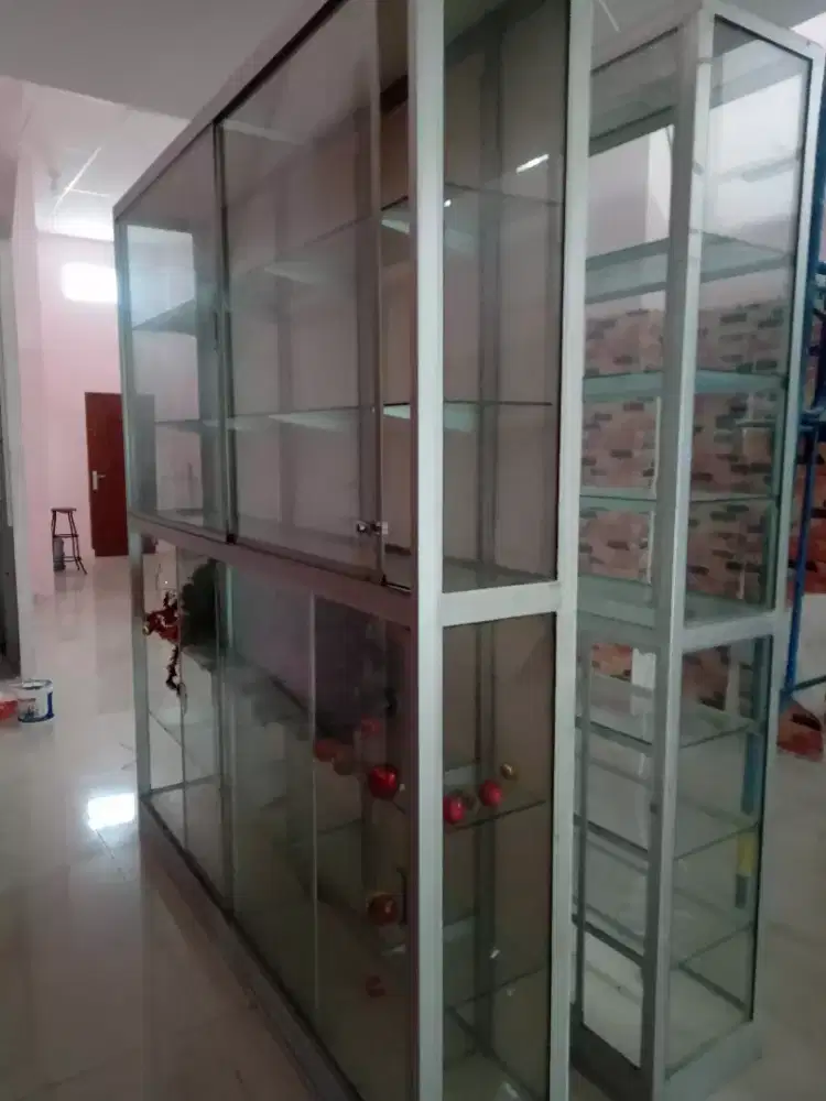 Di jual etalase bekas