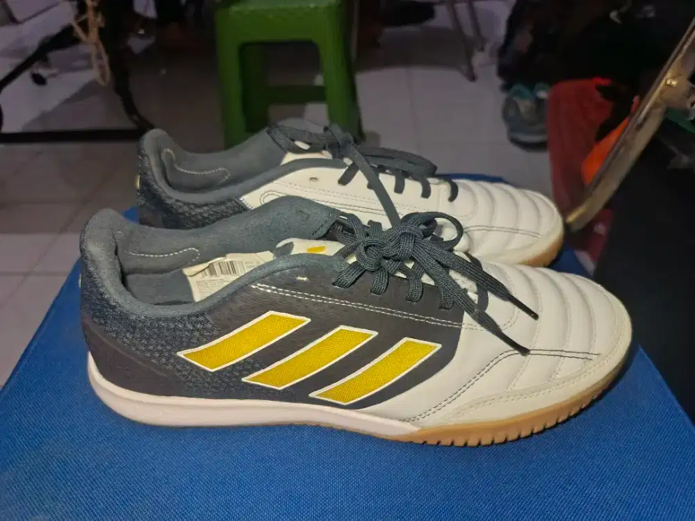 Jual sepatu FUTSAL baru