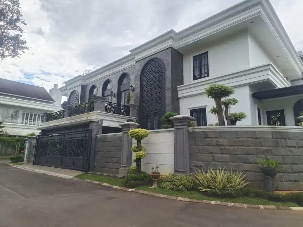 Rumah Mewah Harga Murah dilengkapi kolam renang dan lift pribadi