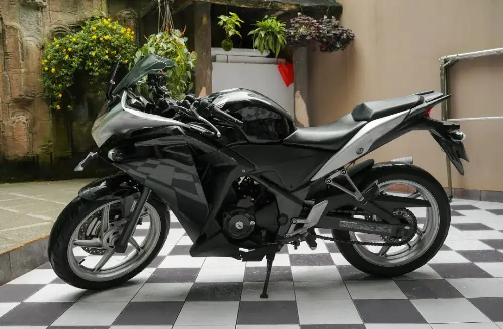 Honda CBR 250R ABS CBU Thailand 2011 (Bonus Knalpot Arrow)