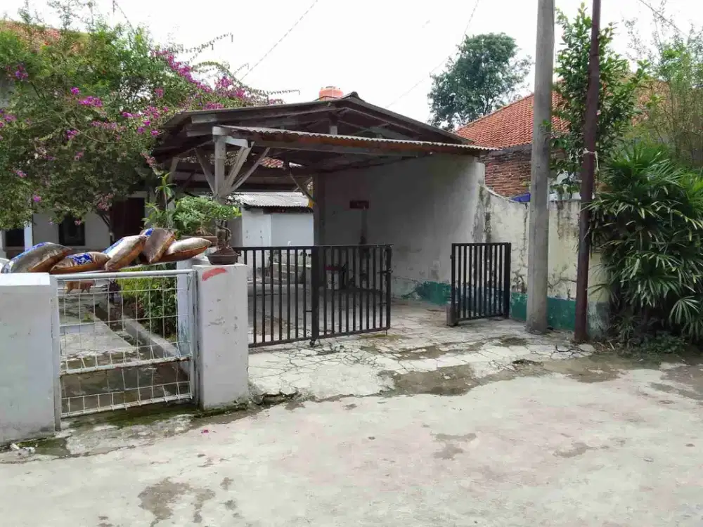 Dijual Rumah Lama Hitung Tanah di Jl Siliwangi Situ Buleud Kota Purwakarta