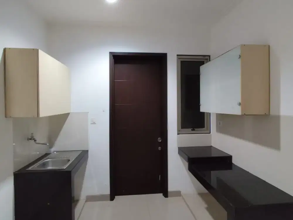 Disewakan pik2  depan rumah 2 kamar tidur 6x10