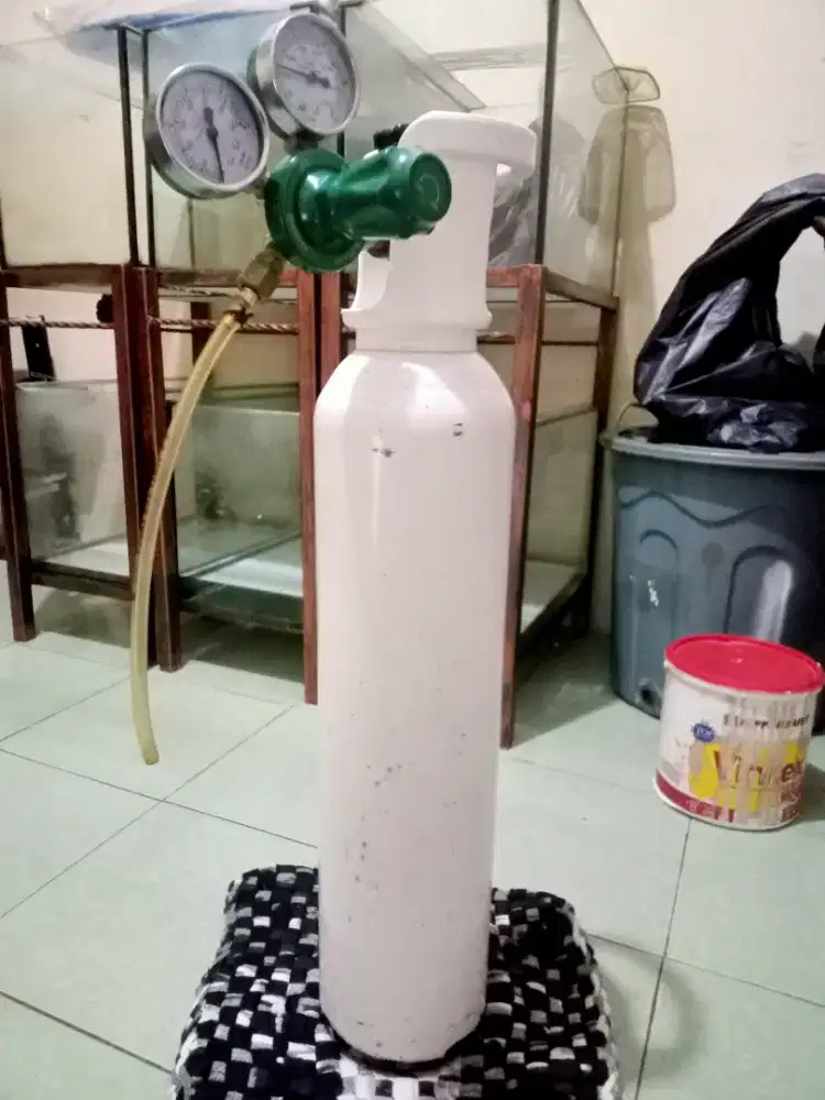 Tabung oksigen buat packing ikan tinggal pakai.