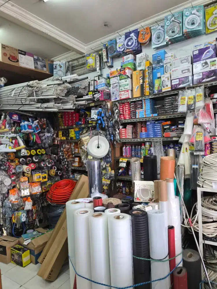 Pelayan Toko Matrial