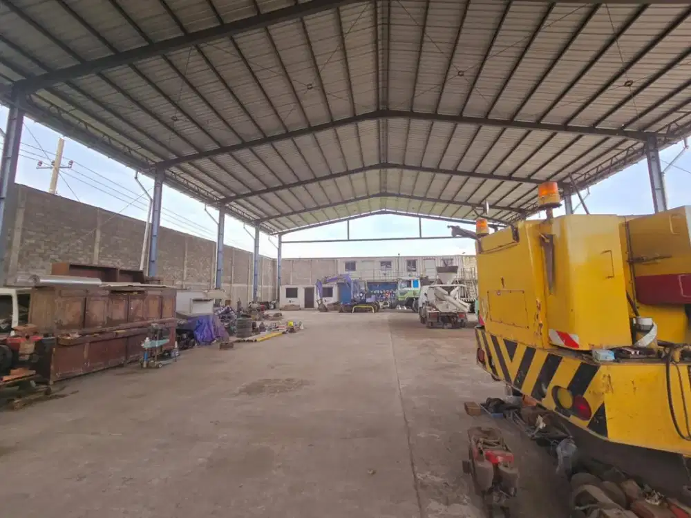 HARUS TERJUAL GUDANG & LAHAN PARKIR CUKUP LUAS DI RAYA PROPINSI KEDIRI - TULUNGAGUNG, TERMURAH