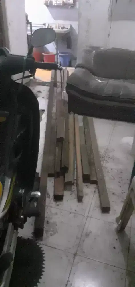 Kayu jati bekas bongkaran diborongkan