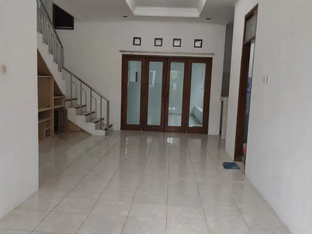 Rumah Nyaman di Jalan Utama Komplek Pasadena