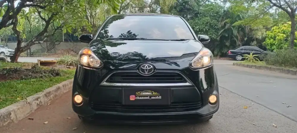 TOYOTA SIENTA 1.5 V MATIC 2017 HITAM METALIC