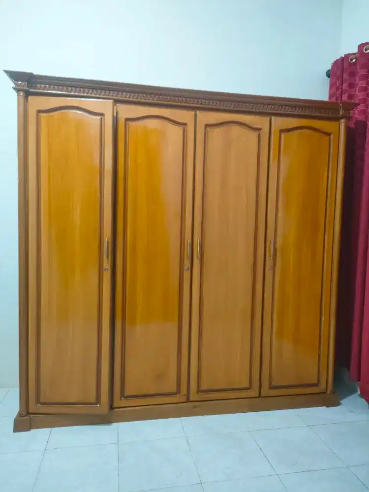 LEMARI 4 PINTU BESAR JUAL CEPAT