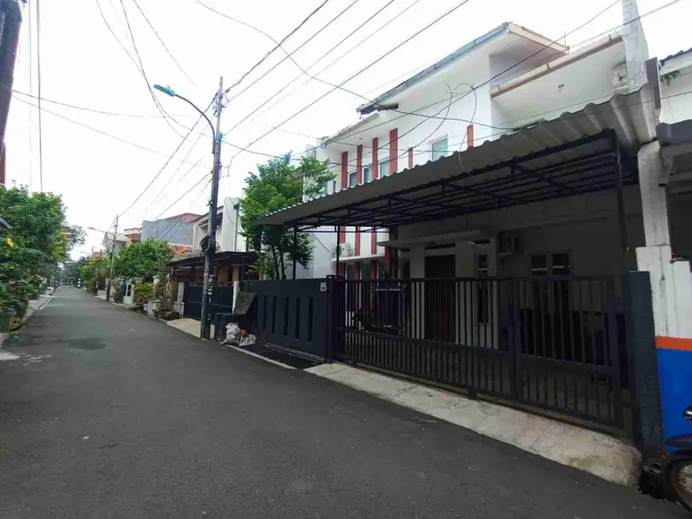 Rumah 2 lantai siap huni di Rawamangun Jakarta Timur