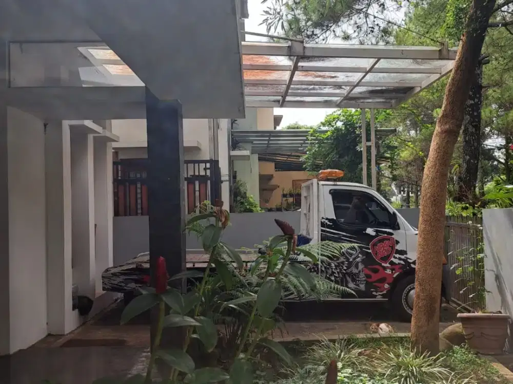 Rumah Besar Luas di Komplek Setiabudi Terrace