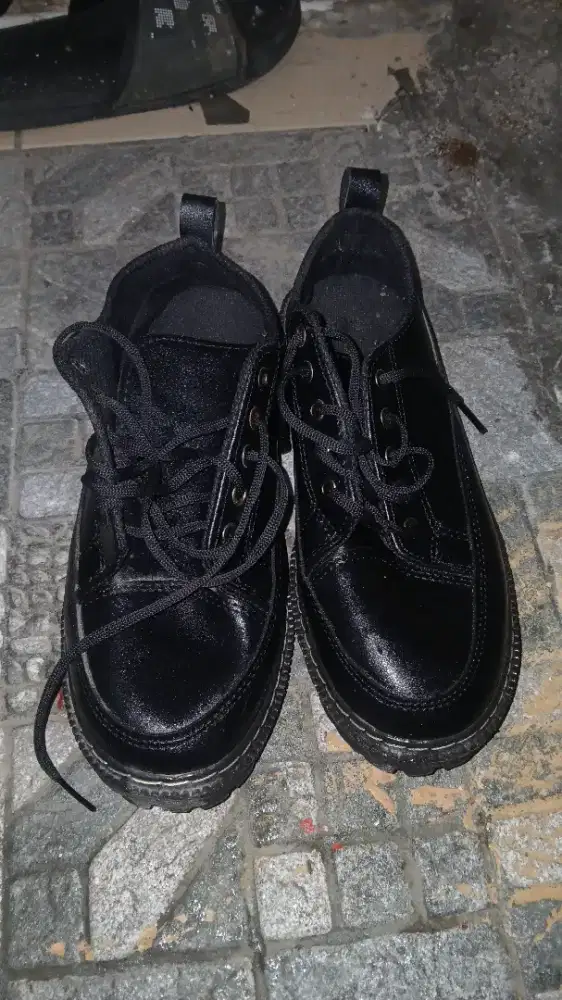 sepatu docmart pria
