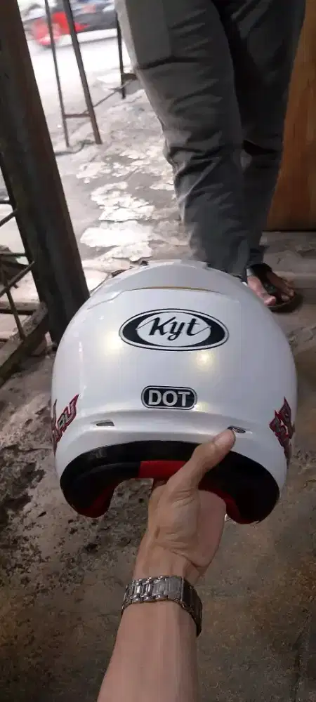 Helm KYT dj maru putih
